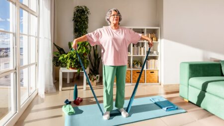 Strength Training ‘Sweet Spot’ for Longevity May Be Just 90 Minutes a Week