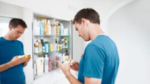 When’s the Last Time You Cleaned Your Medicine Cabinet? 7 Things Doctors Want You to Know