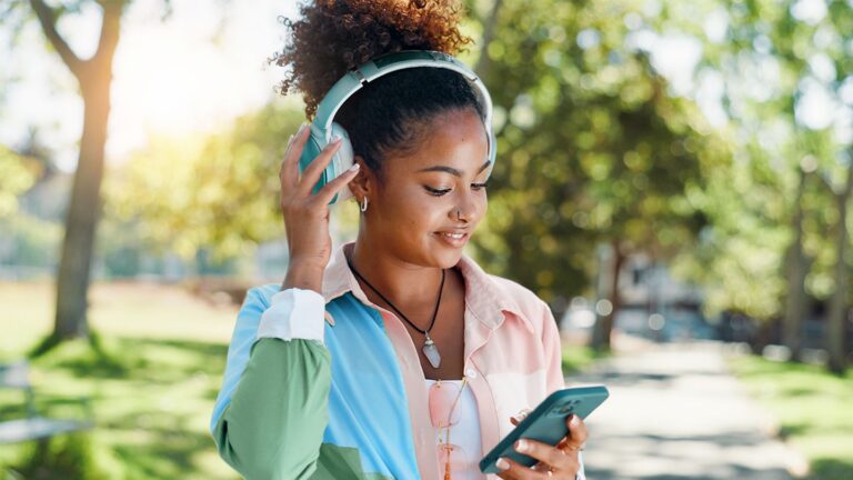 4 Surprising Ways Your Headphones Could Be Harming Your Ears